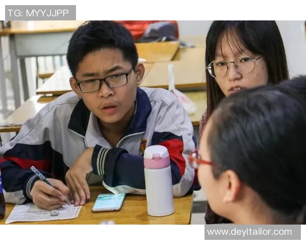 重庆足球队在挑战赛中的团队协作表现分析与点评